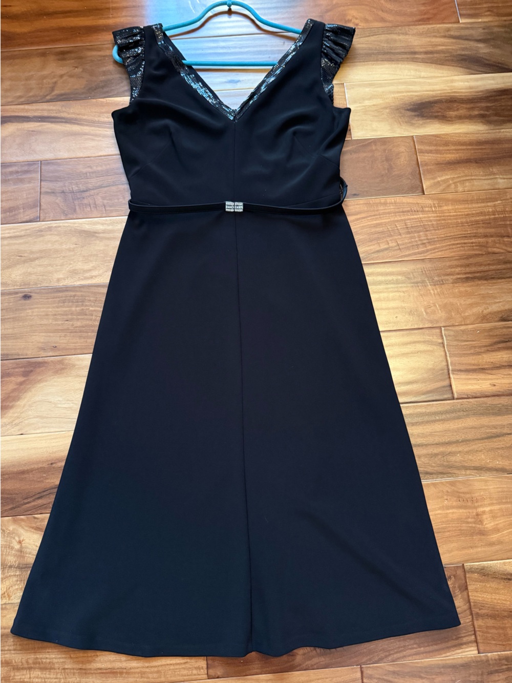 Ralph Lauren Black V‑Neck Midi Dress with Subtle Shoulder Detail